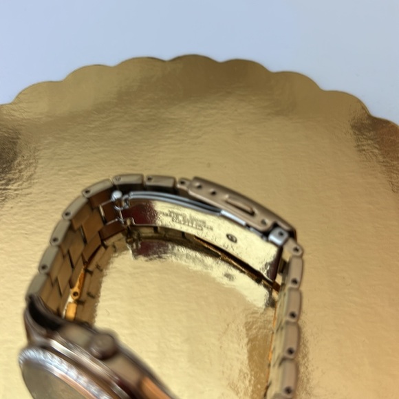 Citizen Eco-Drive 8637 Gold-tone Watch - Picture 11 of 17